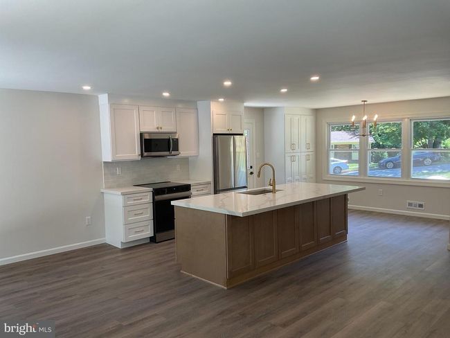 7804 Alberta Ct, House other with 5 bedrooms, 3 bathrooms and null parking in SPRINGFIELD VA | Image 9