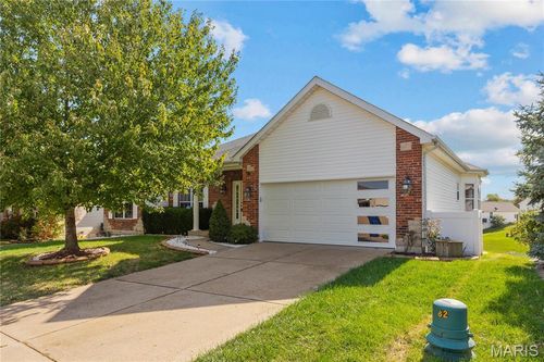 1248 Yorktown Dr, Saint Charles, MO, 63303-6439 | Card Image