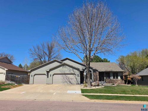 720 E 61st St Street, Sioux Falls, SD, 57108 | Card Image