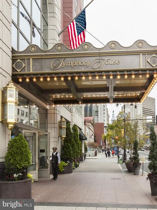 unit-1003-440 S Broad St, PHILADELPHIA, PA, 19146-4904 | Card Image