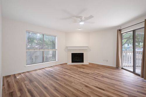 904-2450 Wickersham Ln, Austin, TX, 78741-4755 | Card Image