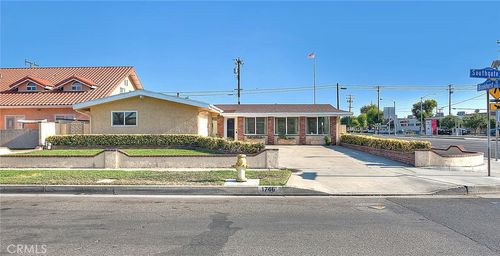1746 W Southgate Ave, Fullerton, CA, 92833-3853 | Card Image