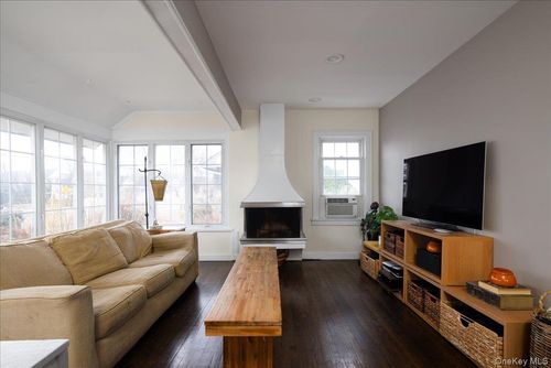 48 Rosebud Ave, Merrick, NY, 11566-4554 | Card Image