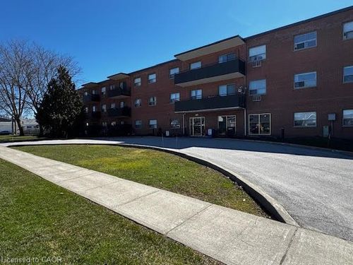 204-485 Thorold Rd, Welland, ON, L3C3X1 | Card Image