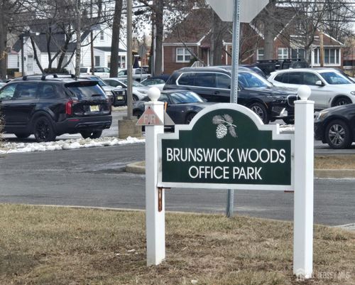 6 Brunswick Woods Dr, East Brunswick, NJ, 08816-5601 | Card Image