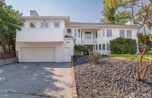 301 Canyon Pl, Wenatchee, WA, 98801-2474 | Card Image