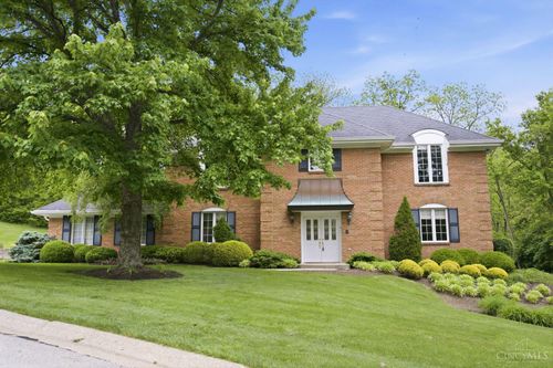 9486 Oakhurst Ct, Blue Ash, OH, 45241-3372 | Card Image