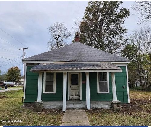 939 Wyandotte Ave, Baxter Springs, KS, 66713-1455 | Card Image