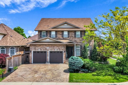 2113 Dalecroft Cres, Burlington, ON, L7M4B3 | Card Image