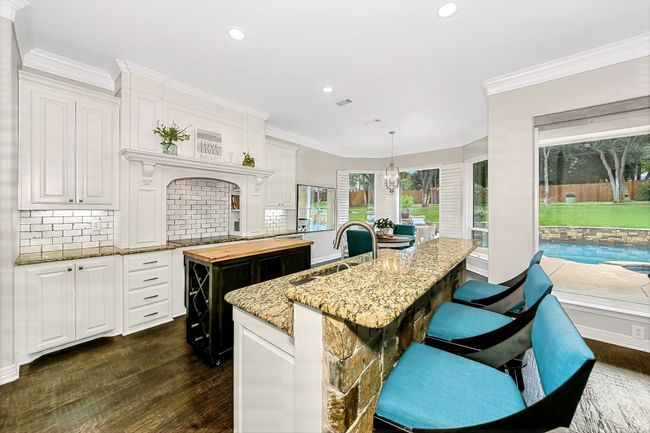 8917 Crest Wood Dr, House other with 4 bedrooms, 4 bathrooms and null parking in Fort Worth TX | Image 7