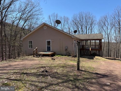 371 Chick Loon Ln, GREAT CACAPON, WV, 25422-3498 | Card Image