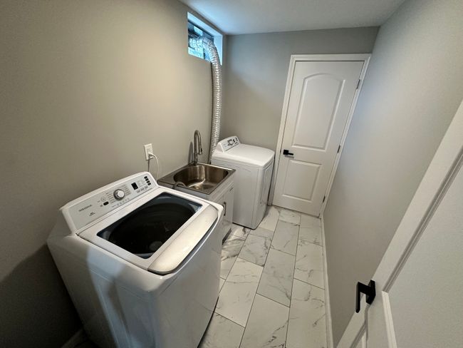 24739 Middlebelt Rd, House other with 3 bedrooms, 3 bathrooms and null parking in Farmington Hills MI | Image 24