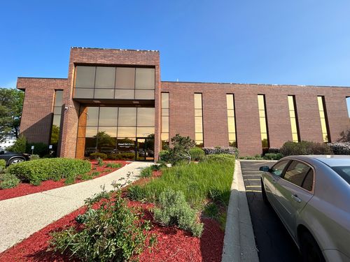 977 N Oaklawn Ave, Elmhurst, IL, 60126-1045 | Card Image