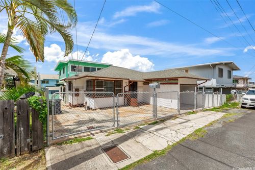 3261 Paliuli St, Honolulu, HI, 96816-1204 | Card Image