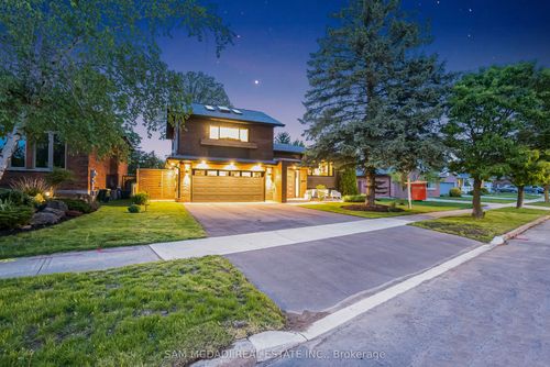 642 Red Pine Dr, Waterloo, ON, N2V1R5 | Card Image