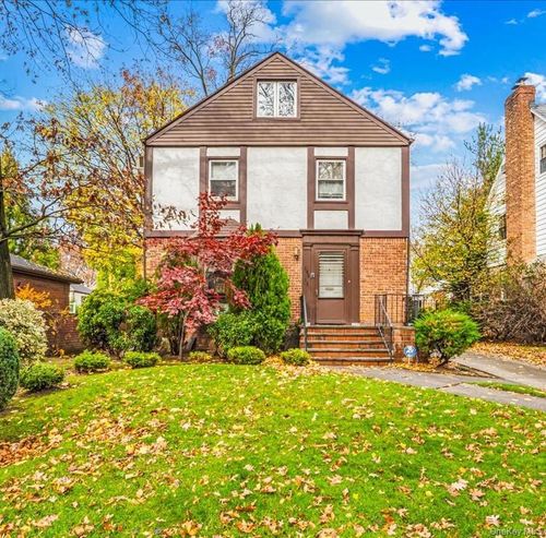 186 Grand Central Pkwy, Jamaica, NY, 11432-5825 | Card Image