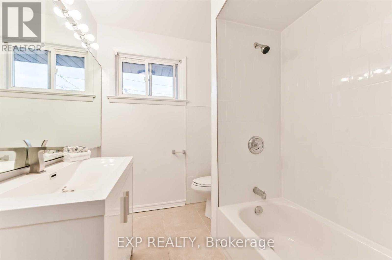 Residential in Toronto (Brookhaven-Amesbury) 3