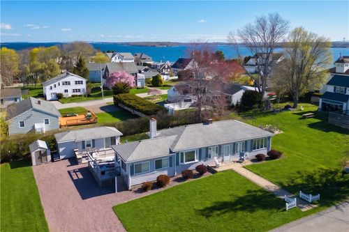 10 Parkman Avenue, Narragansett, RI, 02882 | Card Image