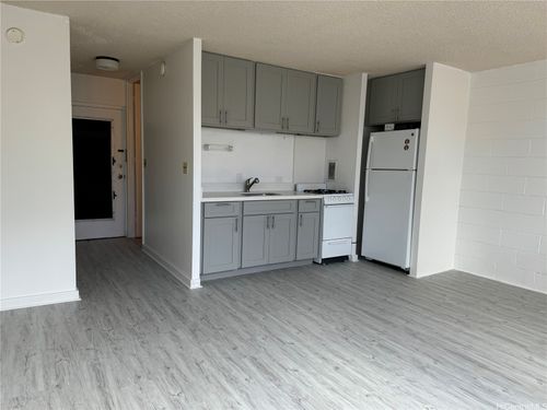 b304-1550 Wilder Ave, Honolulu, HI, 96822-4676 | Card Image