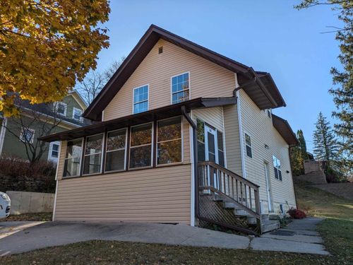 201 Hollihan St, Decorah, IA, 52101-2228 | Card Image