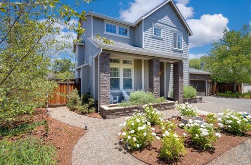 704 Hunt Ave, Saint Helena, CA, 94574-1112 | Card Image