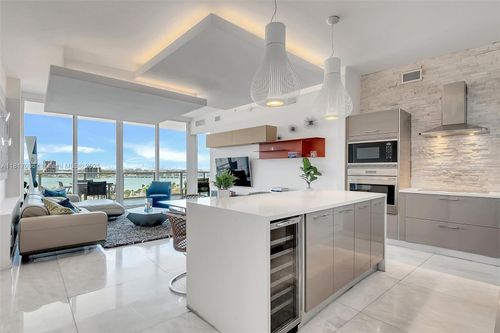 apt-1006-2020 N Bayshore Dr, Miami, FL, 33137-5161 | Card Image