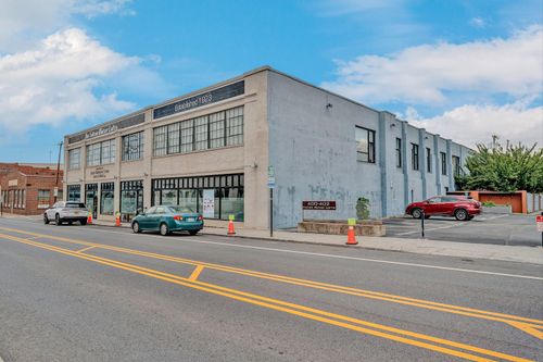 2i-400 Salem Ave Sw, Roanoke, VA, 24016-3631 | Card Image
