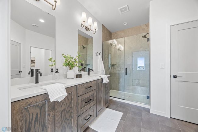 Owner's Private Bath | Image 20