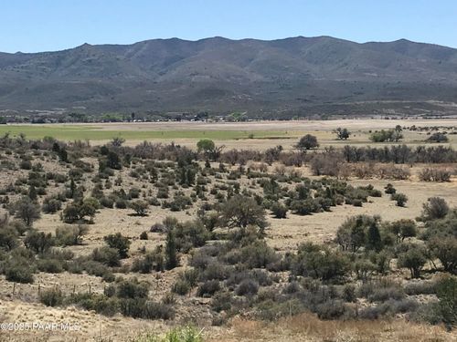 18351 S Peeples Valley Rd, Peeples Valley, AZ, 86332-8633 | Card Image