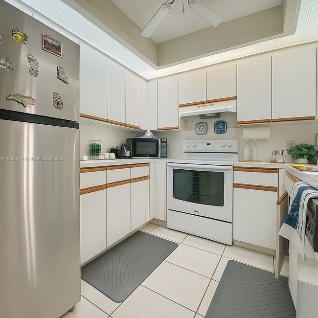 APT-112M - 12500 Sw 5 Th Ct, Condo with 1 bedrooms, 2 bathrooms and null parking in Pembroke Pines FL | Image 5