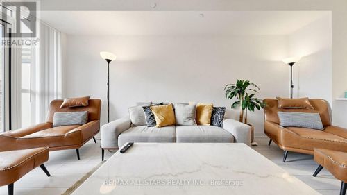1609-4955 Yonge St, North York, ON, M2N0L8 | Card Image