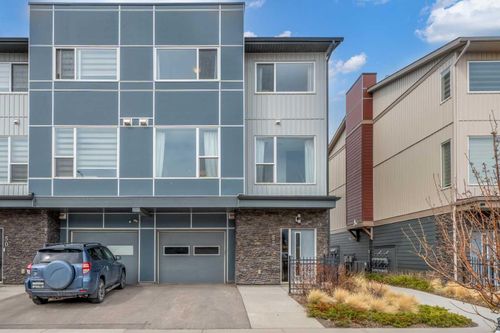 52 Saddlestone Dr Ne, Calgary, AB, T3J0W4 | Card Image