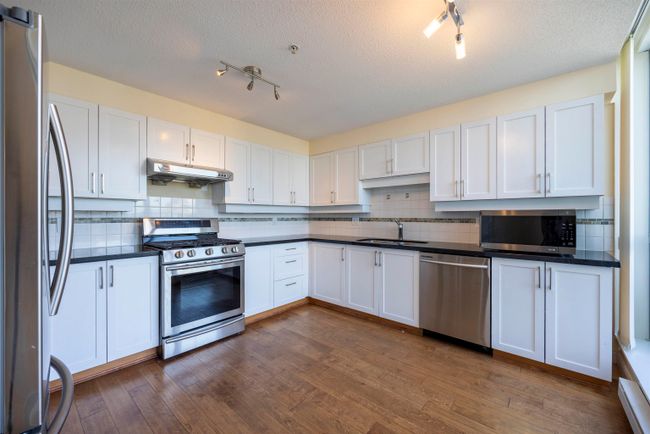 1702 - 4788 Hazel Street, Condo with 3 bedrooms, 2 bathrooms and 2 parking in Burnaby BC | Image 8