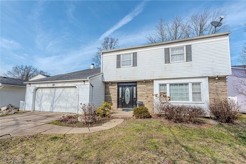 920 Howard St, Elyria, OH, 44035-3055 | Card Image