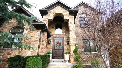 7256 S Milne Garden Cir, Cottonwood Heights, UT, 84047-1894 | Card Image
