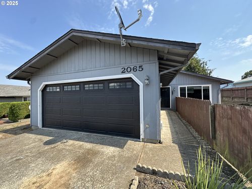 2065 Hayes St, North Bend, OR, 97459-1722 | Card Image