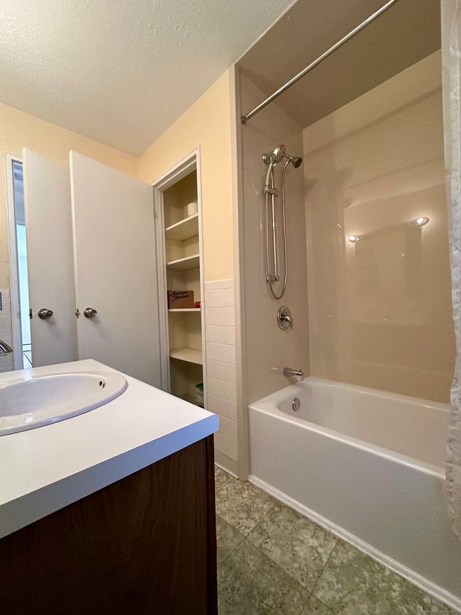 APT-50 - 486 Oak Ave, Condo with 2 bedrooms, 1 bathrooms and 2 parking in Cheshire CT | Image 19
