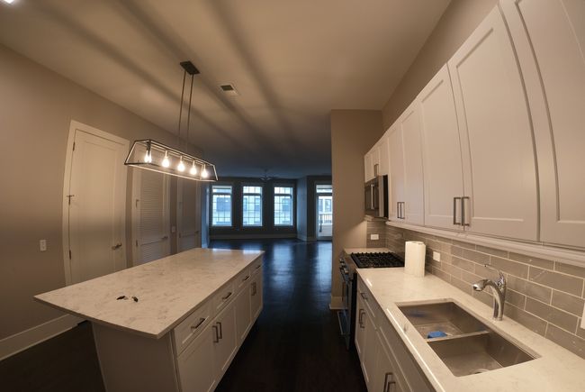 APT-303 - 2050 Clark St, Condo with 2 bedrooms, 2 bathrooms and 1 parking in Chicago IL | Image 7