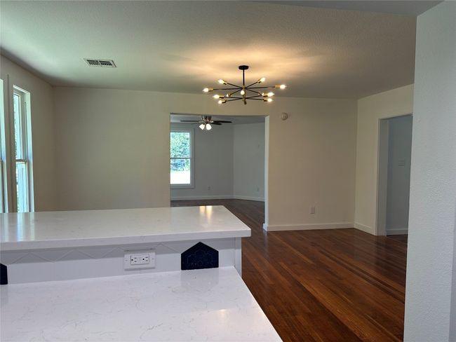 Kitchen Bar | Image 7
