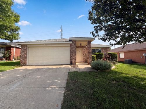 2324 Glenhaven Dr, McKinney, TX, 75071-3162 | Card Image