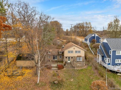 5896 Silver Birch Rd, Ortonville, MI, 48462-9519 | Card Image