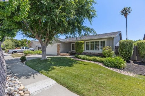 573 Junipero St, Pleasanton, CA, 94566-7621 | Card Image