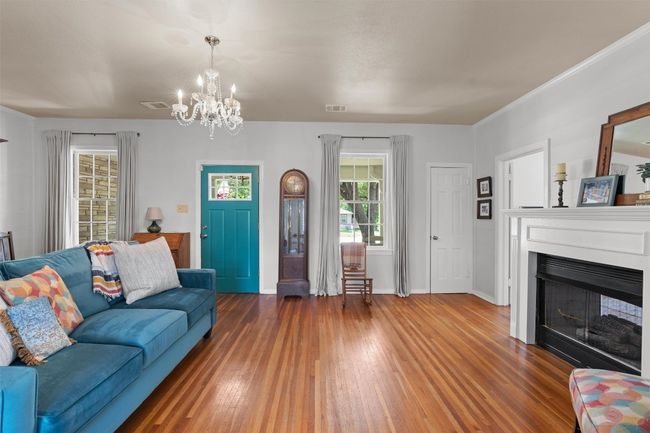 1922 W Lake Dr, House other with 3 bedrooms, 2 bathrooms and 6 parking in Taylor TX | Image 10
