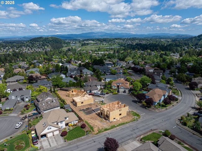 2271 Sw Phyllis Pl, House other with 4 bedrooms, 3 bathrooms and 2 parking in Gresham OR | Image 12