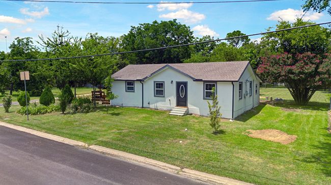 Front side of property with space for a drive way | Image 21