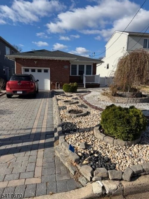 2843 Wickersham Ave, Linden, NJ, 07036-5139 | Card Image