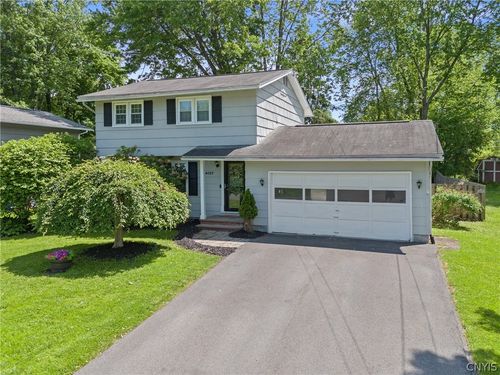 4027 Bay Park Dr, Liverpool, NY, 13090-2616 | Card Image