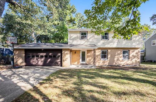 2044 Belmont Dr, Norton Shores, MI, 49441-4410 | Card Image