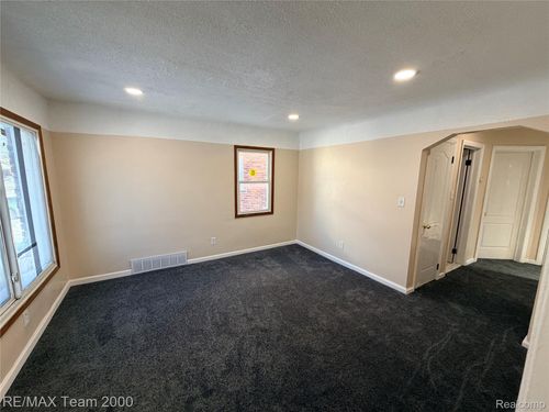 7334 Stout St, Detroit, MI, 48228-4631 | Card Image