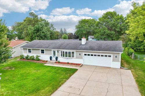 806 South Street, WAUNAKEE, WI, 53597 | Card Image
